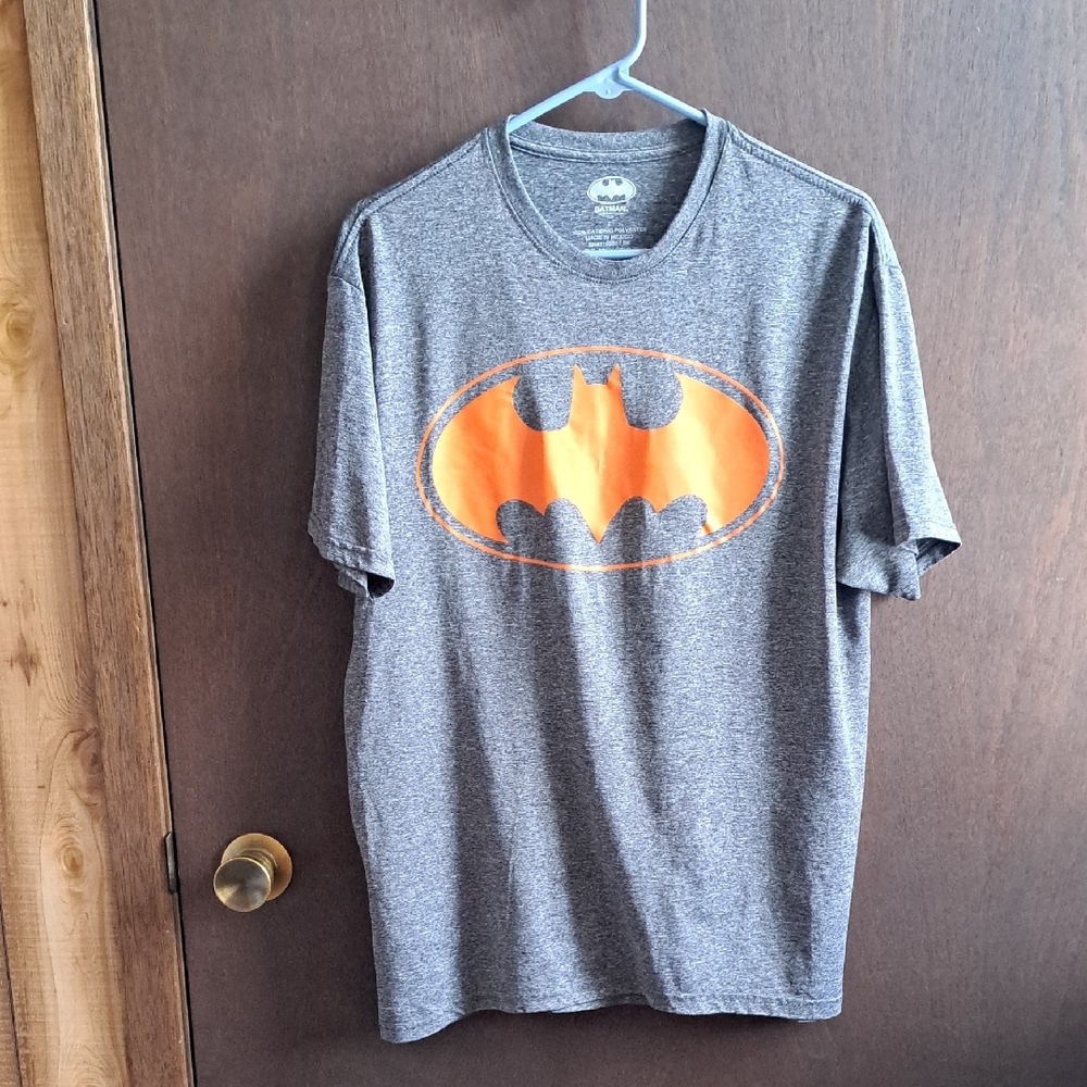 Batman TM@DC Comics, Gray T Shirt With Batman Orange Logo Size L